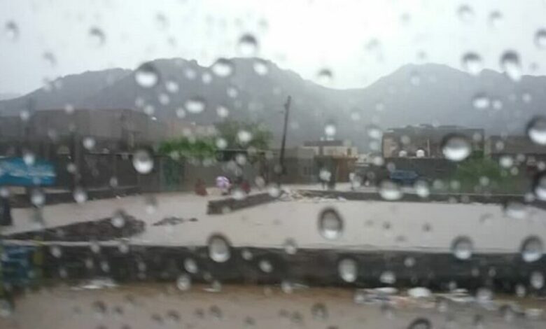 العاصفة المدارية هيكا... أمطار غزيرة في عدن وسيول تغرق منازل في لحج