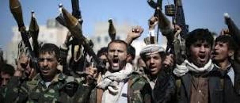 "إب" مليشيا الحوثي تشن حملة اختطافات ونهب واسعة في إحدى عزل منطقة العود.
