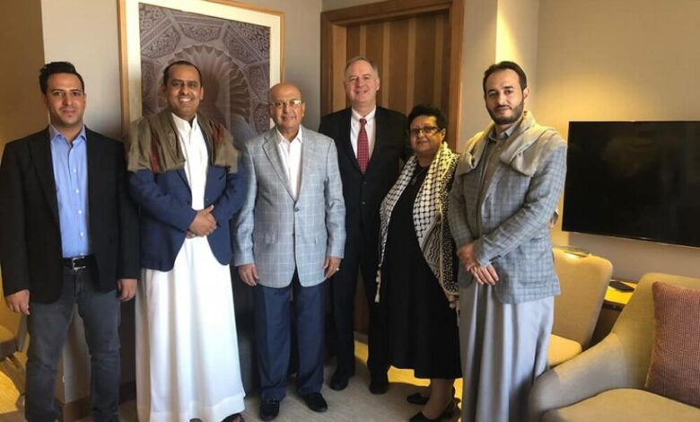 السفير الامريكي لدى اليمن يلتقي قيادات بارزة في المؤتمر بمسقط