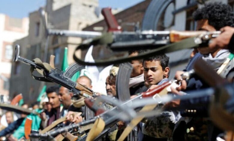 رفضوا القتال.. الحوثيون يعدمون 17 من عناصرهم