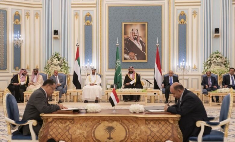 التوقيع على اتفاق الرياض بين الحكومة الشرعية والمجلس الانتقالي بنجاح (فيديو)