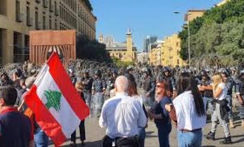 الهيئات الاقتصادية اللبنانية تدعو لإضراب عام للضغط لإنهاء الأزمة