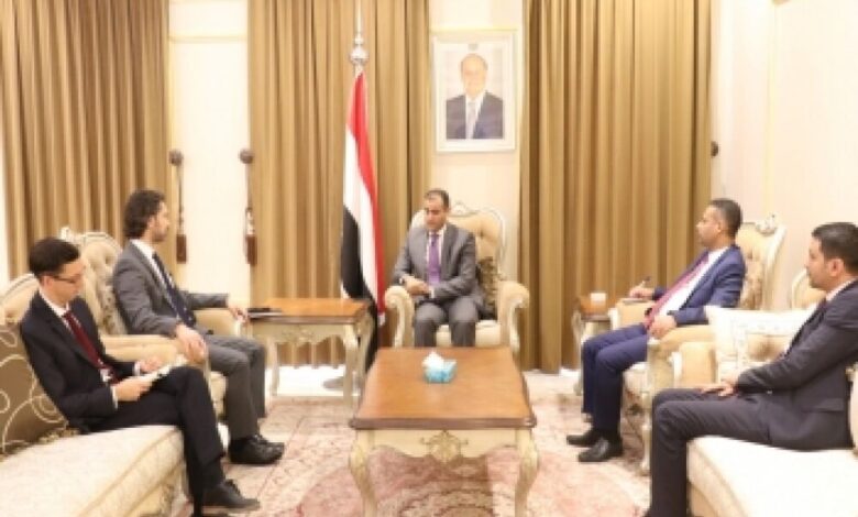 وزير الخارجية يلتقي نائب السفير بريطانيا لدي اليمن
