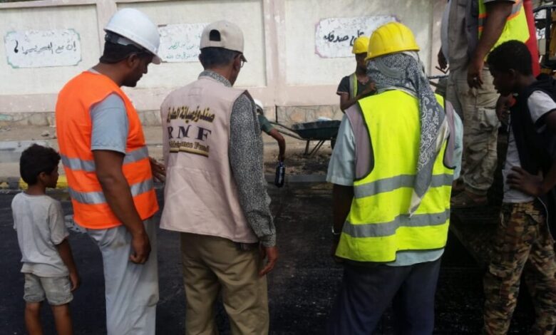 صندوق صيانة الطرق يتفقد سير عمل مشاريع صيانة الطرق في محافظة أبين