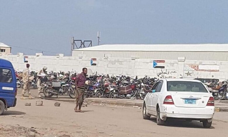 أمن عدن : ضمن إجراءات الخطة الأمنية لتأمين العاصمة عدن ضبط المئات من الدراجات النارية والمركبات الغير مرقمة