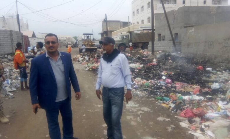 الجعدني يتفقد سير حملة النظافة ورفع المخلفات في حي العريش