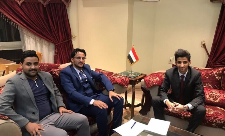 رئيس حكومة شباب وأطفال اليمن يعقد اجتماع في القاهرة لمناقشة قضايا متعلقة بنشاط الحكومة للفترة القادمة