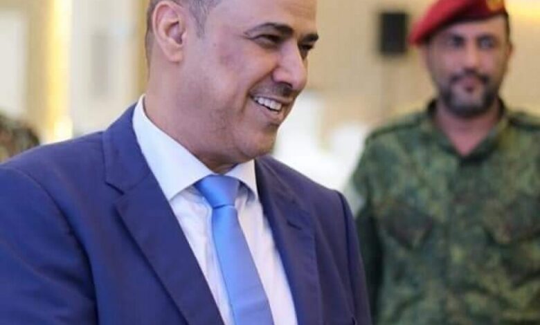 نائب رئيس الوزراء وزير الداخلية يعزي بوفاة العميد ناجي اليافعي