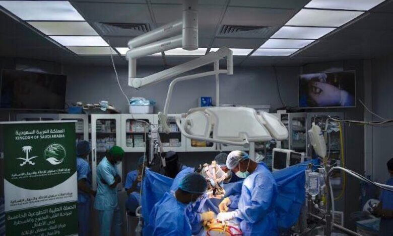 الحملة الطبية لمركز الملك سلمان للإغاثة لجراحات القلب المفتوح تجري 15 عملية جراحية في المكلا