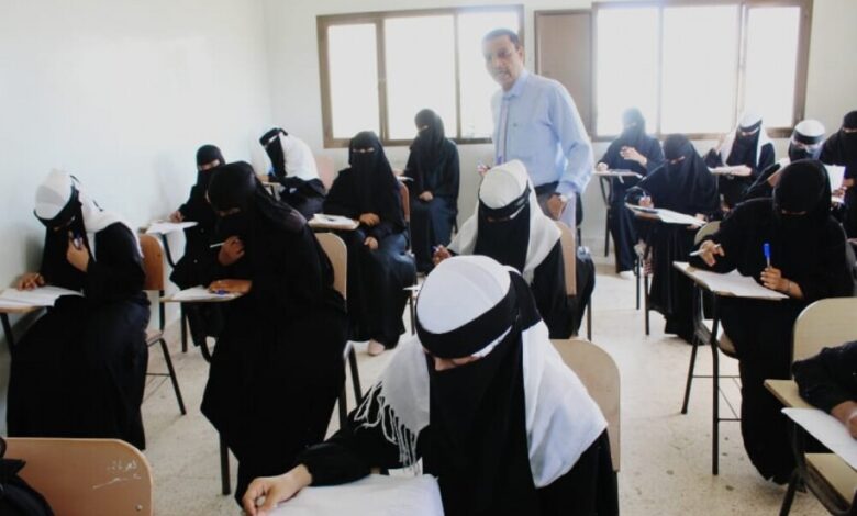 الدكتور الحوثري يدشن اختبارات الفصل الدراسي الأول بالمعاهد المهنية والتقنية بساحل حضرموت