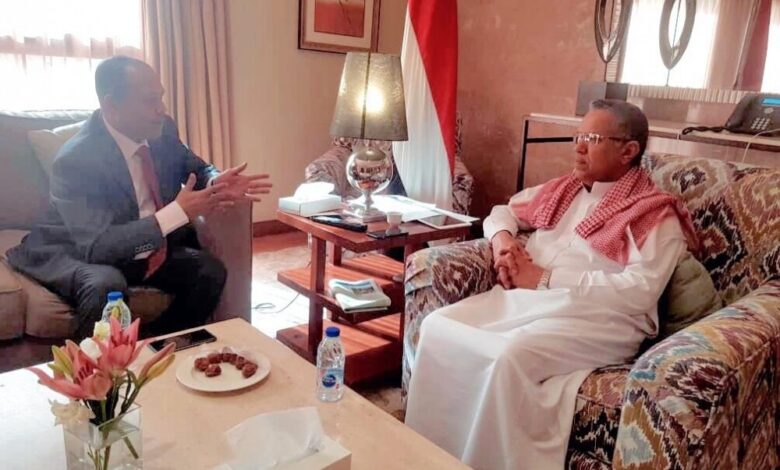 رئيس الثوري يلتقي رئيس اللجنة المكلفة بتنفيذ اتفاق الرياض