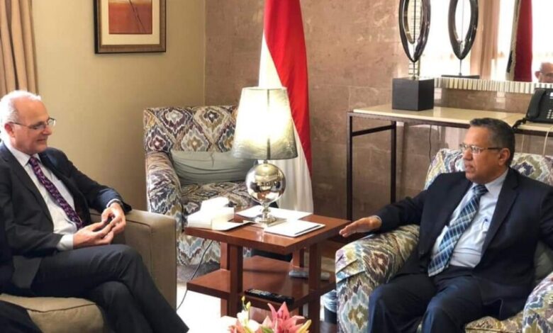 د.بن دغر يلتقي السفير البريطاني ويناقش معه تنفيذ اتفاق الرياض