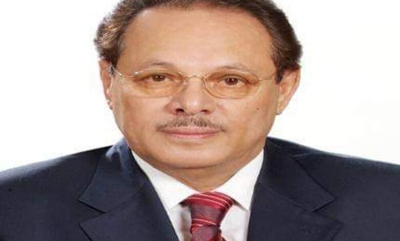 الرئيس علي ناصر محمد يعزي رئيس جهاز محو الأمية في وفاة عمه