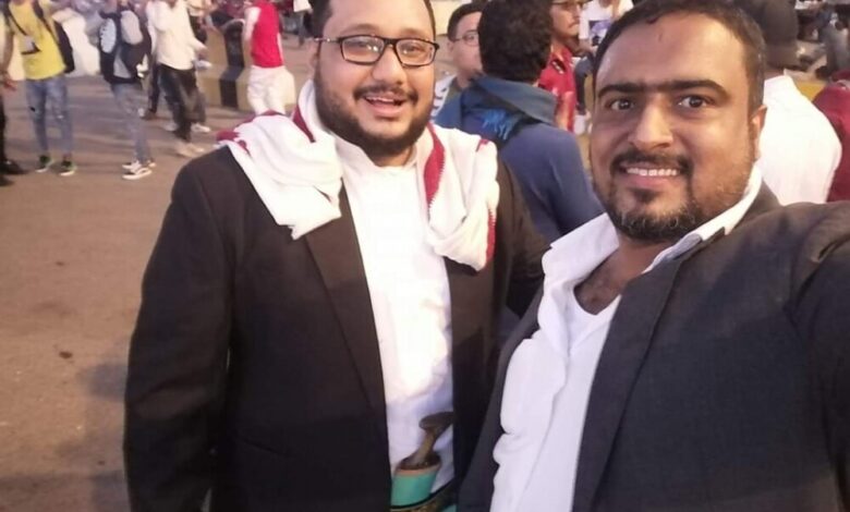 ناشط عدني يتضامن مع محافظات يمنية عقب استبعادها من مهرجان للتراث وينزل بالزي الصنعاني (صورة)