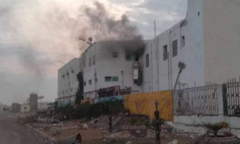 قصف حوثي يطال مستشفى ونقطة رقابة أممية في الحديدة