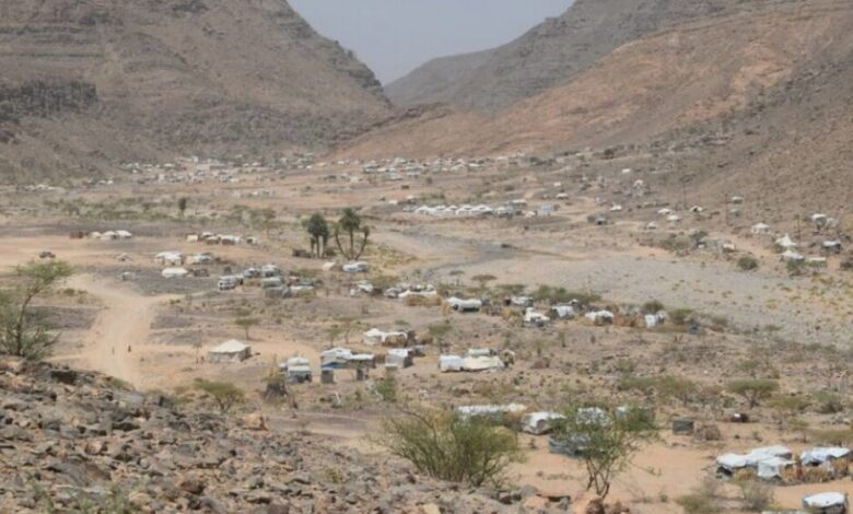 الحوثي يستهدف مخيماً للنازحين شرق صنعاء