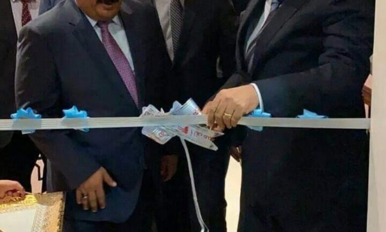 الميسري .. يفتتح مركز اصدار الجوازات بالسفارة اليمنية في العاصمة العمانية مسقط