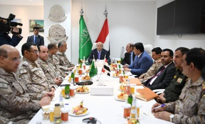 الرئيس هادي يزور مركز قيادة القوات المشتركة ويطلع على التفاصيل الميدانية في مأرب والجوف وصنعاء