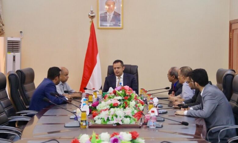 رئيس الوزراء يوجه باتخاذ كل الإجراءات الضرورية لحماية الطلاب والجالية اليمنية في الصين من كورونا