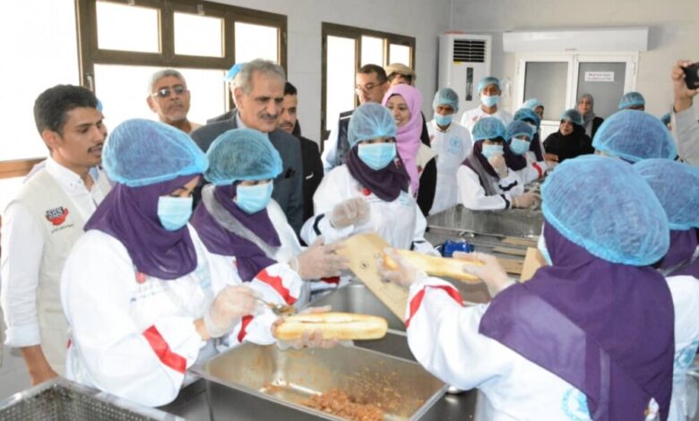 وزير التربية يفتتح المرحلة الأولى من المطبخ المدرسي بعدن ضمن مشروع التغذية المدرسية (موسع)