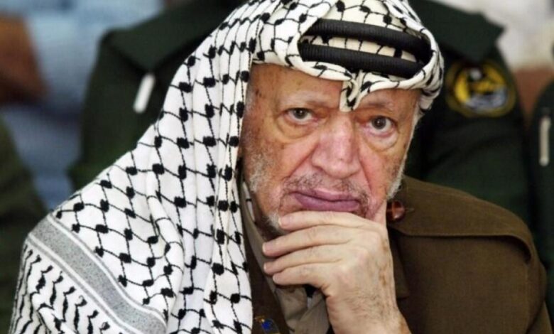 مذكرات الرئيس علي ناصر محمد.. ياسر عرفات أراد أَن يكون للفلسطينيين موطئ قدم على أرضهم، فكيف كان نهايته؟!
