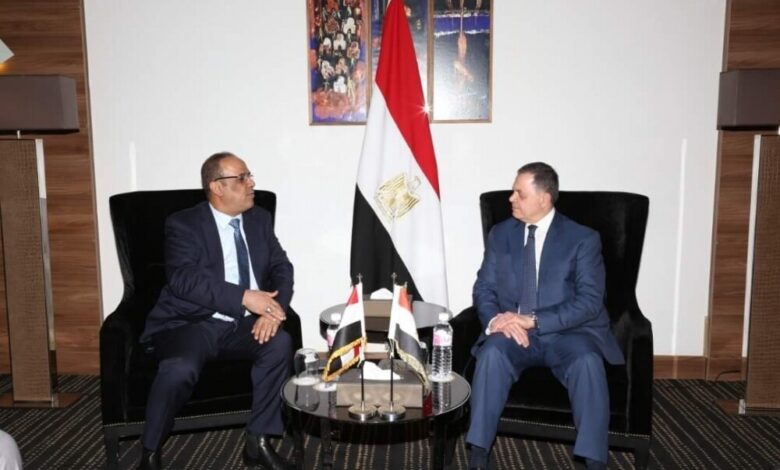 نائب رئيس الوزراء وزير الداخلية يلتقي وزير الداخلية المصري