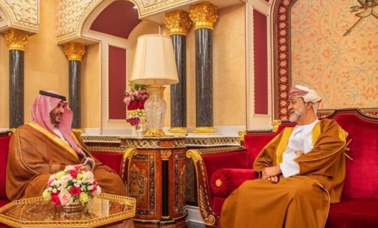سلطان عُمان يبحث العلاقات الثنائية مع نائب وزير الدفاع السعودي