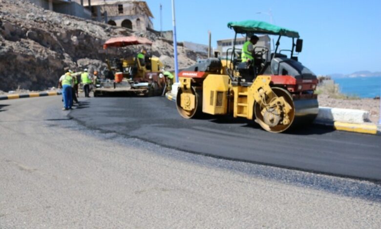 صندوق صيانة الطرق يدشن مشاريع السفلتة للطرق الرئيسية بمحافظة عدن