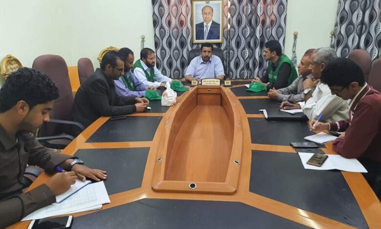 محافظ شبوة يلتقي فريق البرنامج السعودي لتنمية وأعمار اليمن