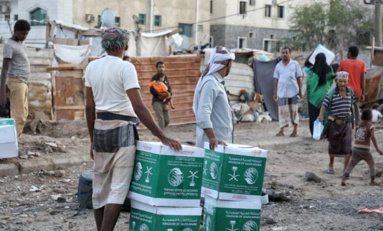 مركز الملك سلمان للإغاثة يواصل توزيع السلال الغذائية لمتضرري السيول بعدن