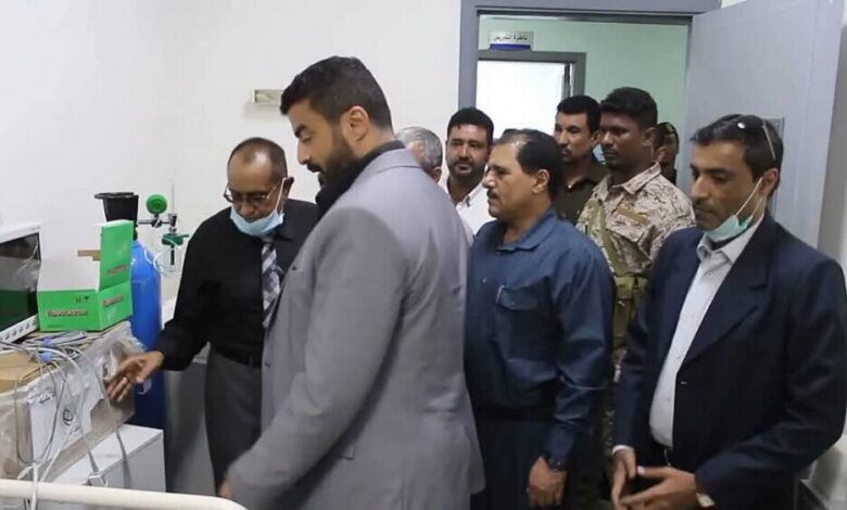 محافظ عدن يتفقد مركز الترصد الوبائي بمستشفى الامل في مديرية البريقه
