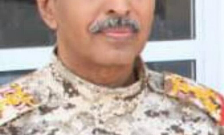 مدير عام المؤسسة الاقتصادية "السعيدي" يعزي في وفاة قائد اللواء 315 مدرع اللواء الركن أحمد علي هادي