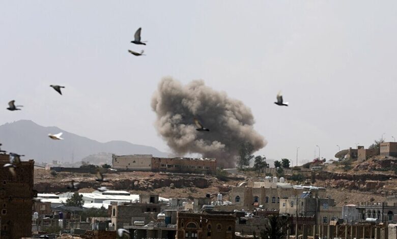 اتهامات متبادلة بين "التحالف العربي" و"جماعة الحوثي" بخرق وقف إطلاق النار
