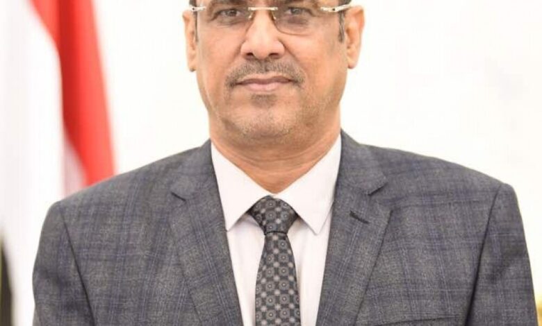 نائب رئيس الوزراء وزير الداخلية يعزي في وفاة المهندس حسين الحماطي