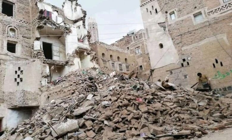 صور محزنة.. انهيار منازل أثرية في صنعاء بسبب الأمطار
