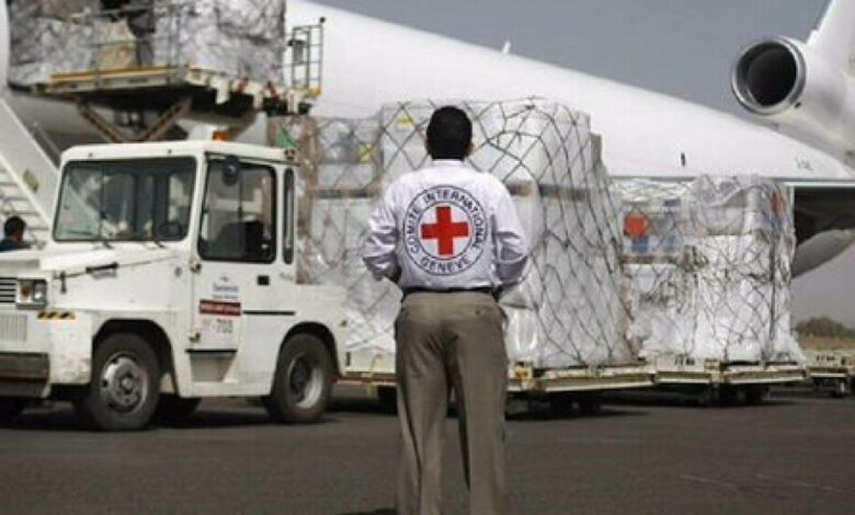 الصليب الأحمر يقدم طائرة مساعدات طبية إلى اليمن