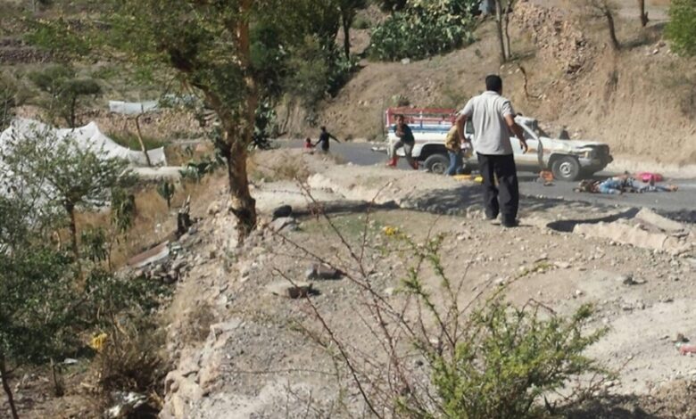 وفاة وإصابة 15 مواطن في حوادث مرورية متفرقة بمحافظة إب