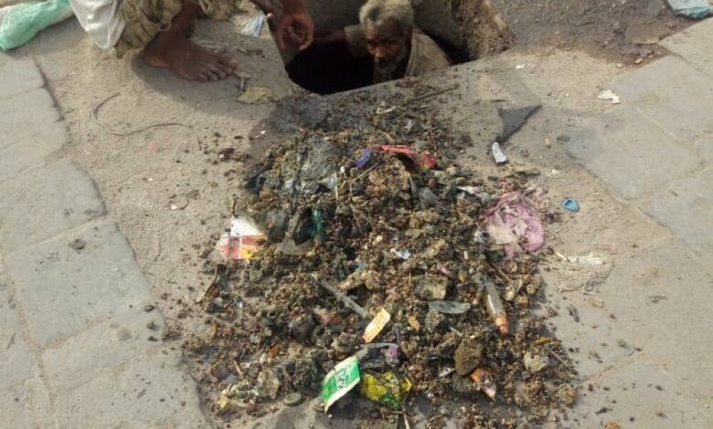 بدعم وتمويل مغتربون الشعيب بالضالع ..تواصل أعمال حملة النظافة الشاملة في مدينة الحوطة لليوم الثاني على التوالي