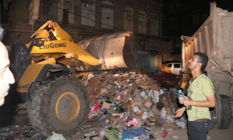 محلي الشيخ عثمان ينفذ حملة نظافة واسعة لشوارع المديرية 