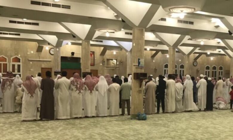 السعودية تحدد ضوابط رفع إيقاف الصلاة بالمساجد