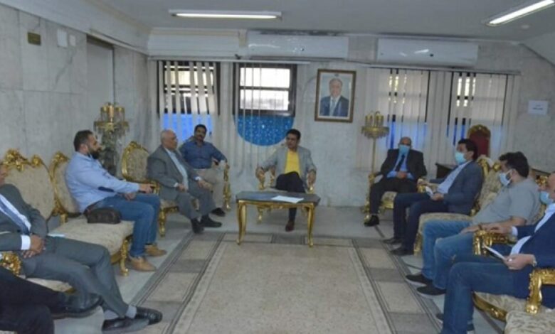 اجتماع في السفارة اليمنية في مصر لترتيب عودة العالقين وفقاً للبروتوكول الحكومي