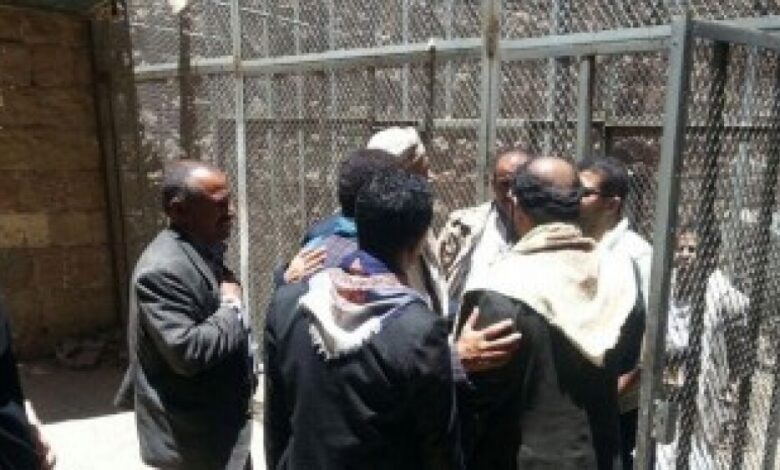 اليمن.. سجون الحوثي تحرم المختطفين من الطعام والدواء وسط اشتباه بإصابة بعضهم بـ"كورونا"