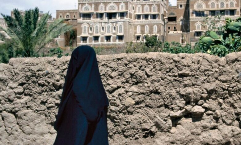 خالدة.. قصة مؤلمة لجدة يمنية مختطفة بسجون الحوثي منذ 2018