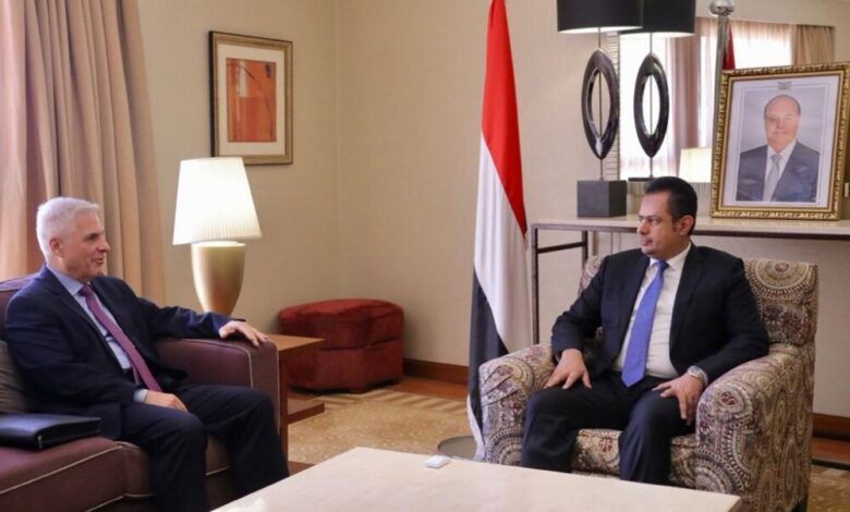 رئيس الوزراء يشدد على ضرورة اتخاذ موقف حازم تجاه استمرار مراوغات الحوثي في خزان صافر