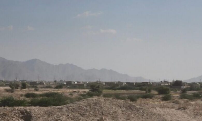 سكان جنوب حيس : مليشيات الحوثي تستحدث متارس وثكنات عسكرية في مساكننا بعد إستقدامها مقاتلين جدد