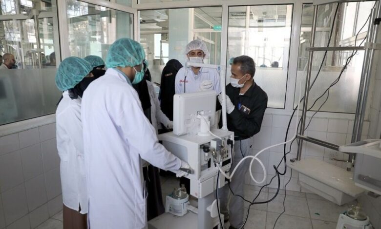 منتسبو كبرى المستشفيات اليمنية ينتفضون ضد تعسف الانقلابيين
