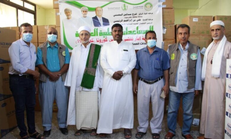 صحة ساحل حضرموت تتسلم كمية من المساعدات الطبية الخاصة بمواجهة وباء "كورونا" من الجمعية الإسلامية الثقافية