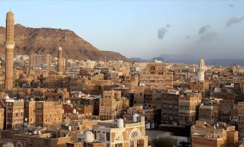 "كورونا والحرب" يسلبان فرحة العام الدراسي باليمن (تقرير)