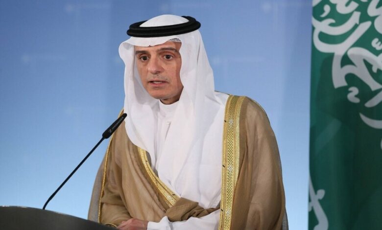 الجبير يبحث التطورات الإقليمية مع وزير خارجية البحرين