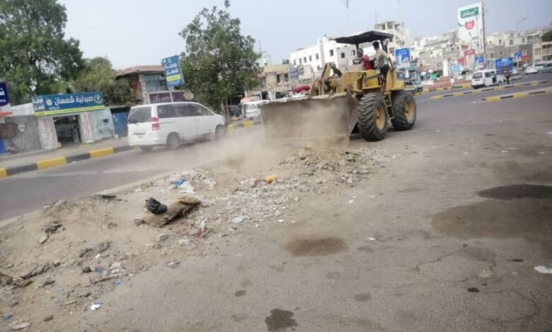 تكثيف حملات النظافة بمديريات المنطقة الأولى بالعاصمة عدن